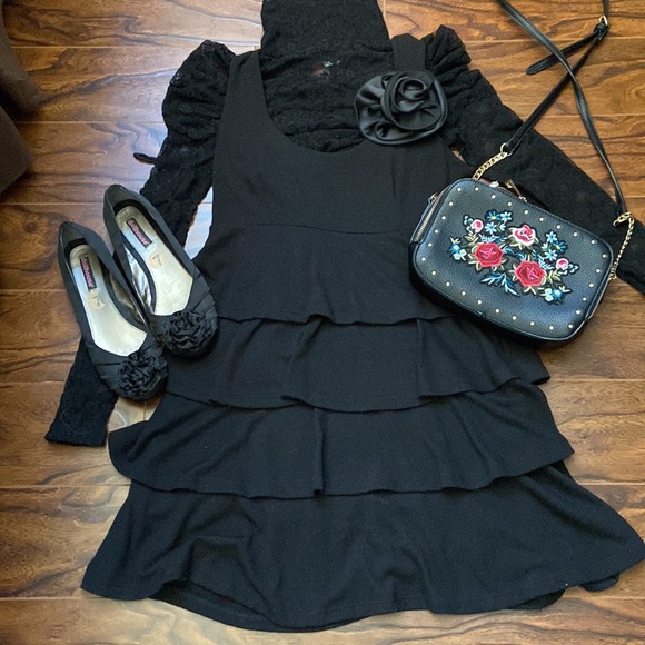 Absolutely adorable little black tiered dress in size M - Picture 3 of 10